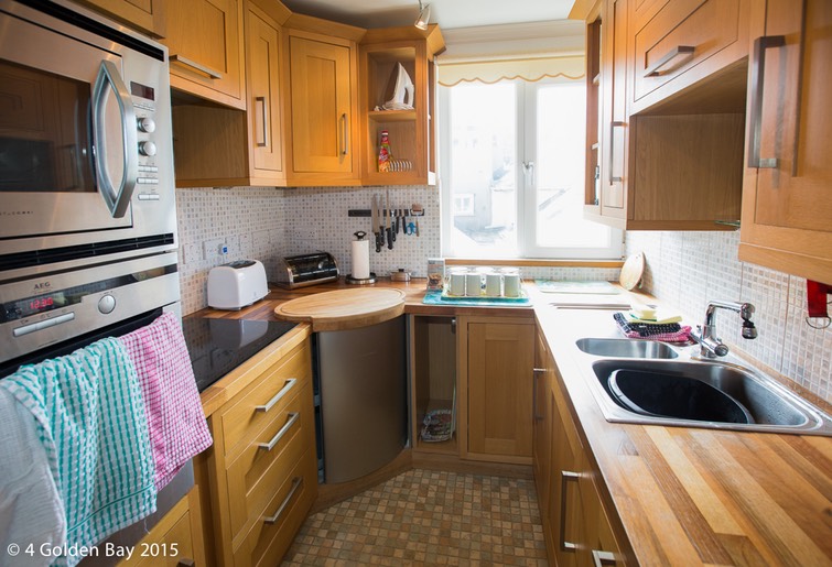 4 Golden Bay Mansions - Photos - Kitchen